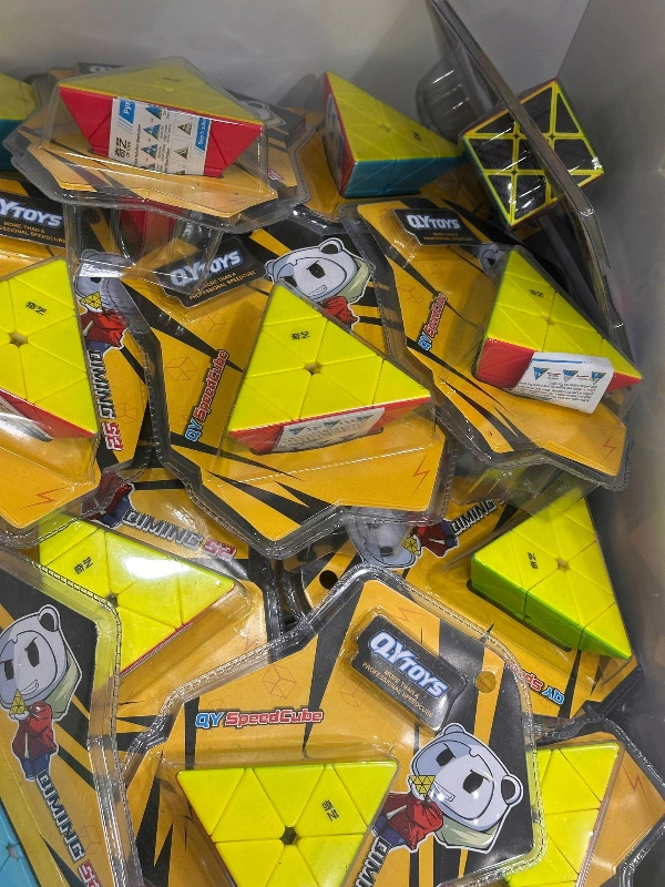 PİRAMİT MODEL LÜKS MODEL ZEKA KÜPÜ