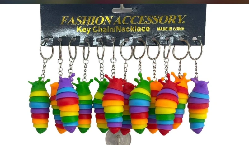 Adet: 17,50 ₺ /  Tırtıl Renkli Oyuncaklı Anahtarlık / paket  12li