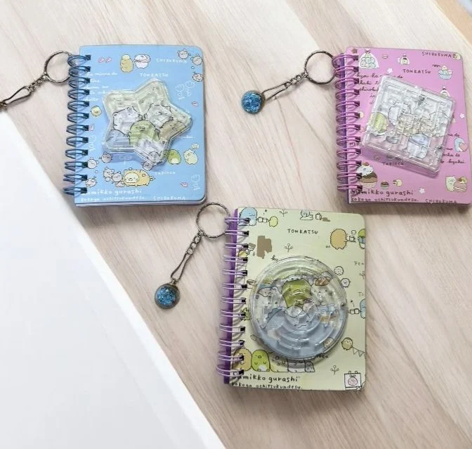Adet: 55 ₺ / Üzeri Labirent Oyunlu Anahtarlıklı A7 Defter / paket 12li